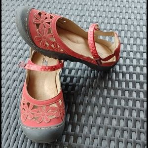 JBU 10M memory foam red "wildflower" shoes